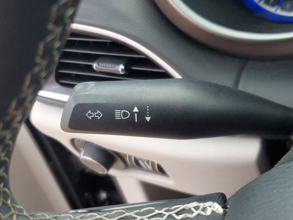 Used 2024 Chrysler Voyager LX image 29