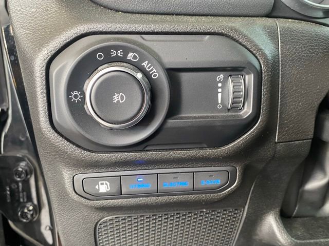 Used 2023 Jeep Wrangler Unlimited Sahara w/ Cold Weather Group image 15