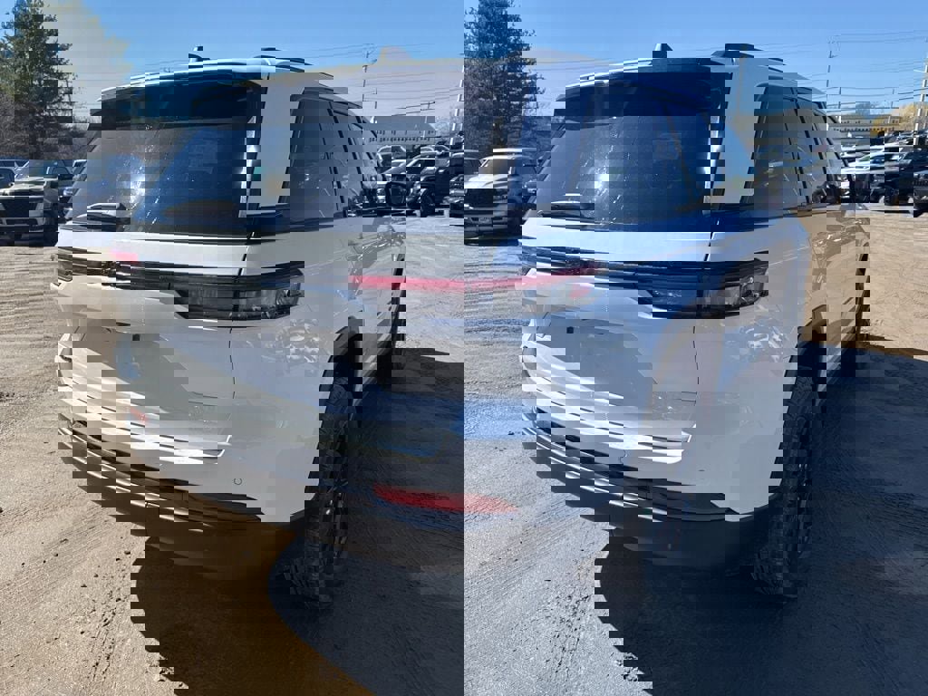 New 2026 Jeep Grand Cherokee Altitude image 5