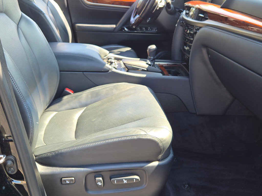 Used 2017 Lexus LX 570 4WD image 7