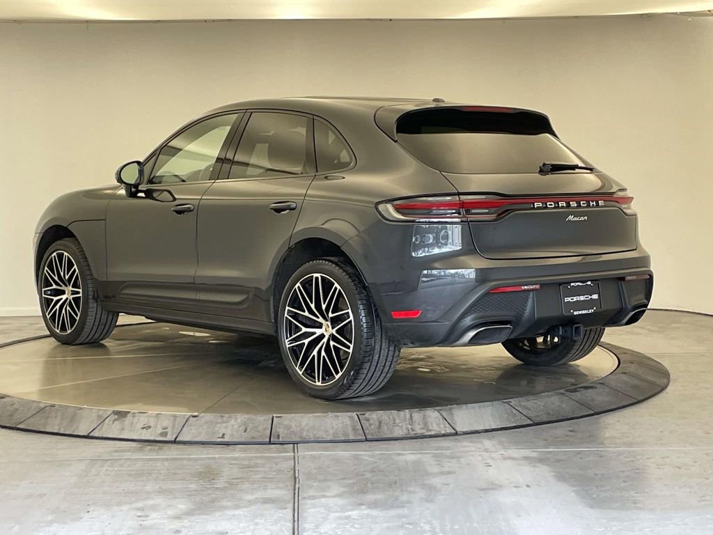 Certified 2025 Porsche Macan image 3