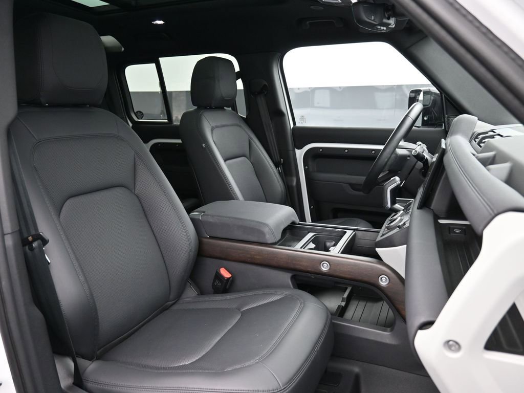 Used 2023 Land Rover Defender 110 S image 29