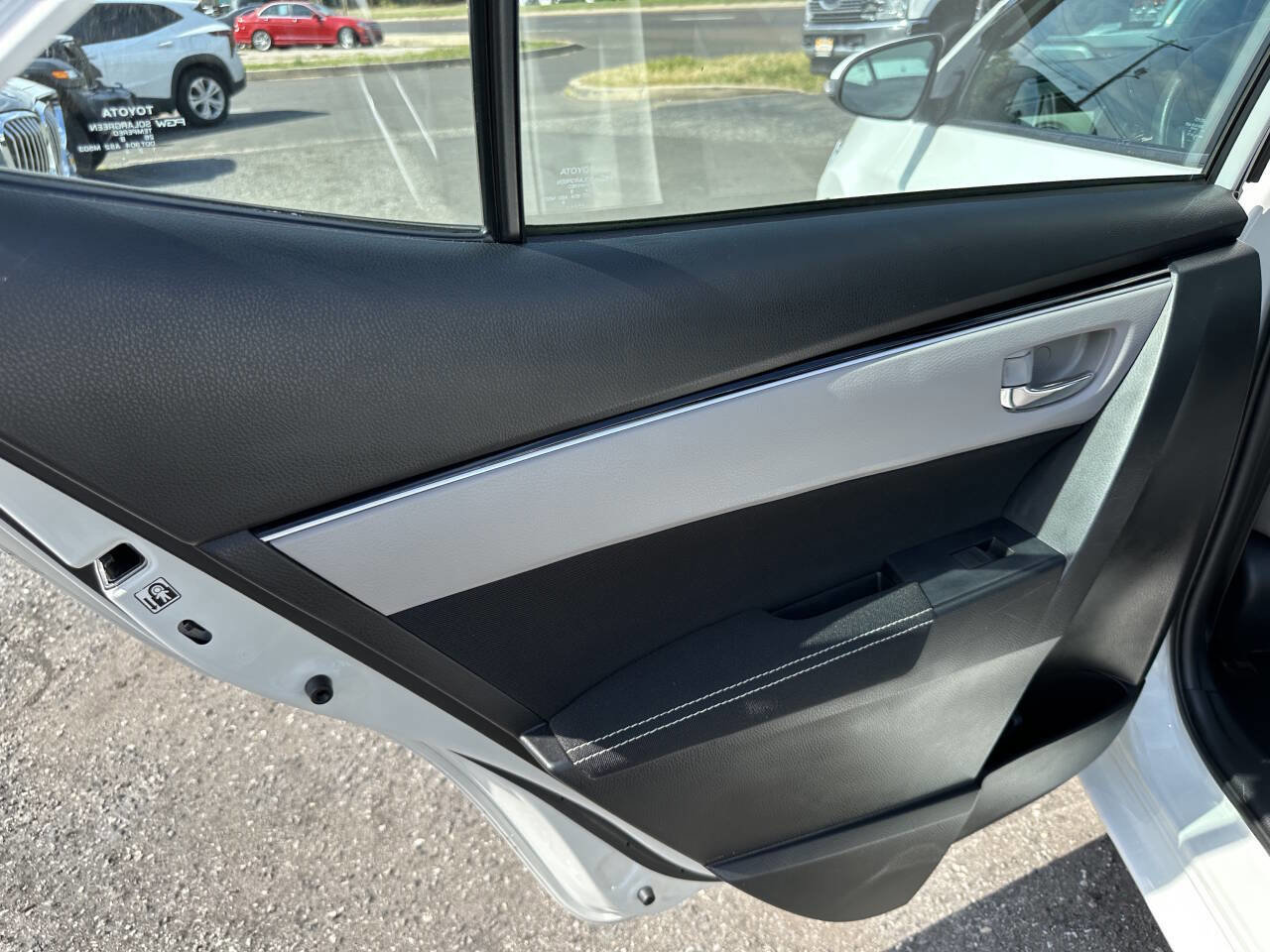 Used 2019 Toyota Corolla LE FWD image 12