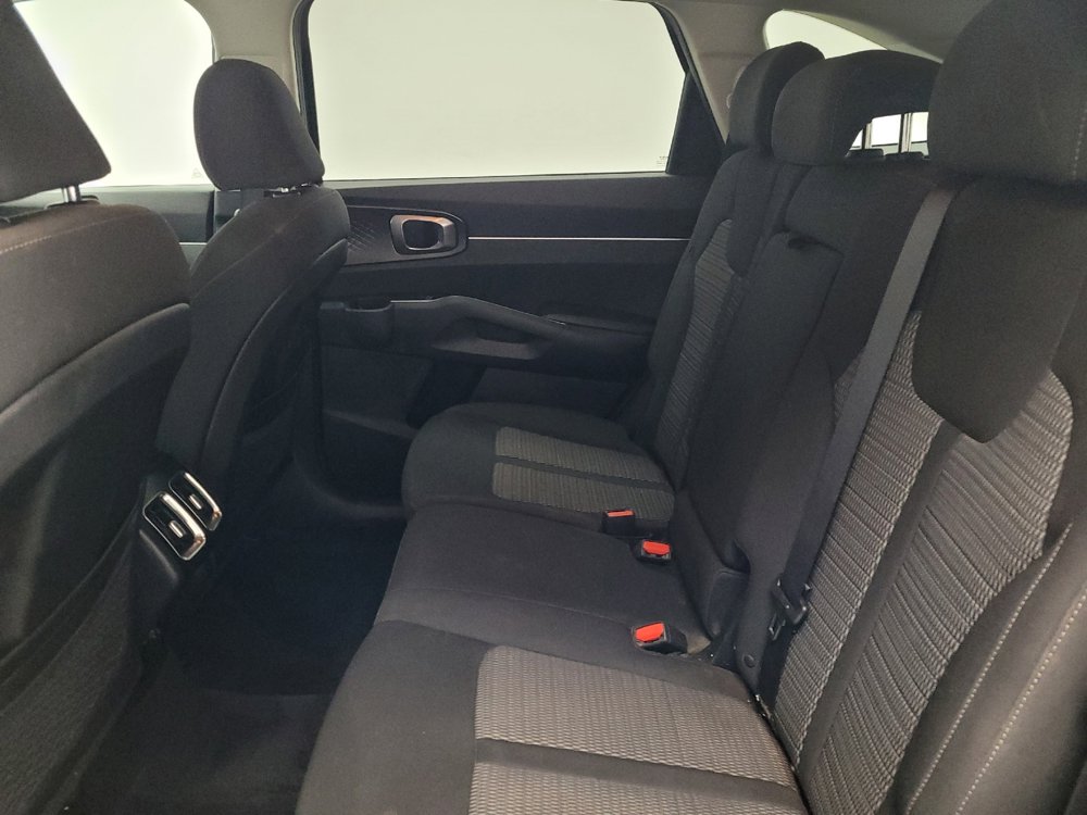 Used 2023 Kia Sorento LX image 18