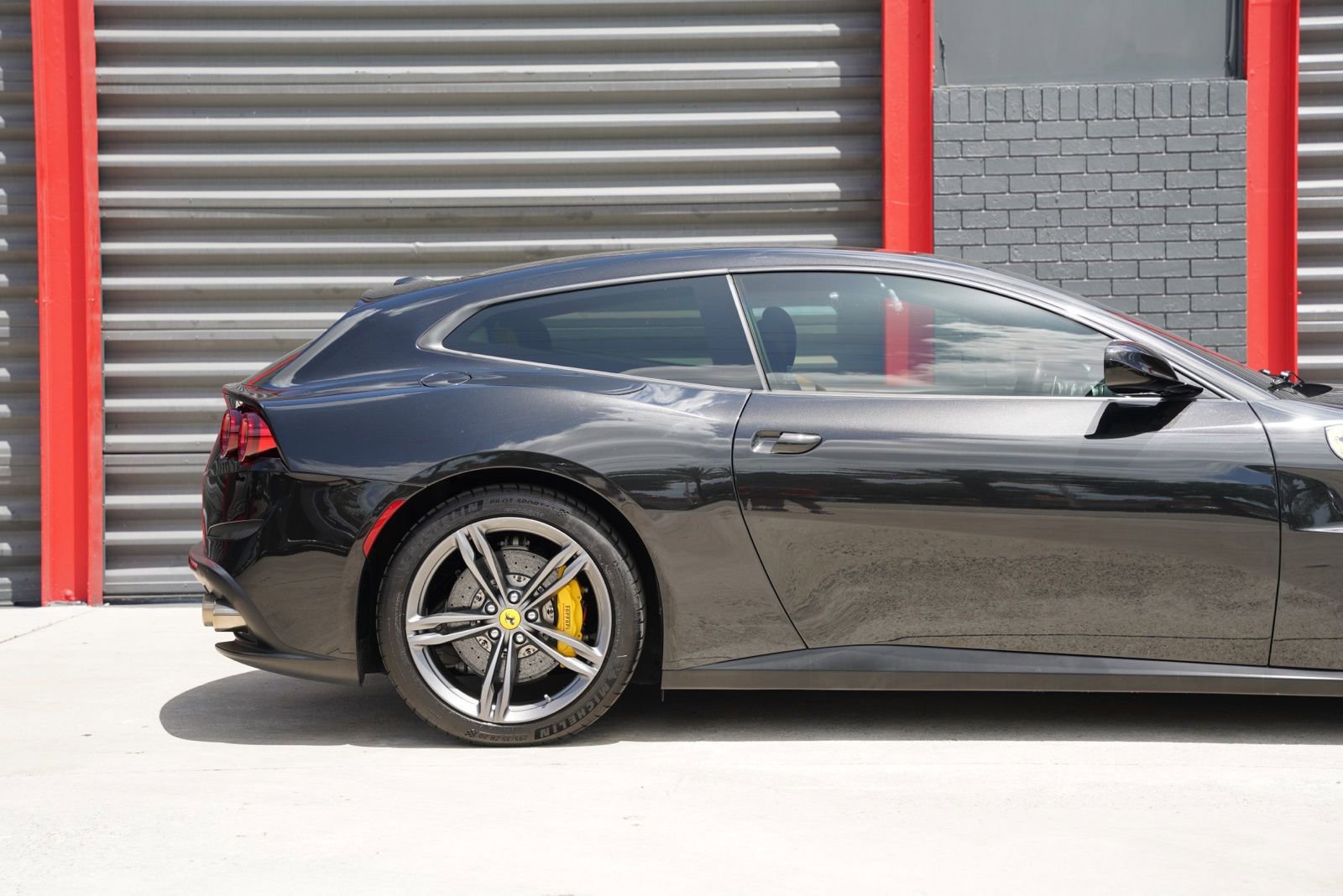 Used 2017 Ferrari GTC4Lusso AWD/4WD image 4
