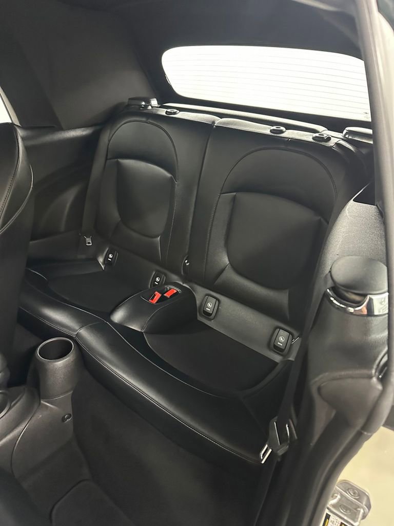 Used 2018 MINI Cooper S image 23