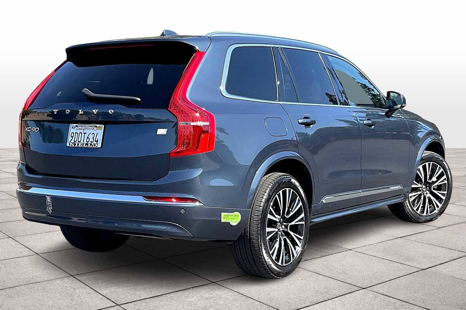 Used 2023 Volvo XC90 T8 Core image 16