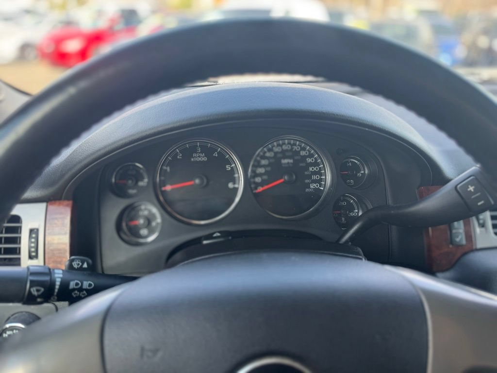 Used 2013 Chevrolet Avalanche LTZ AWD/4WD image 27