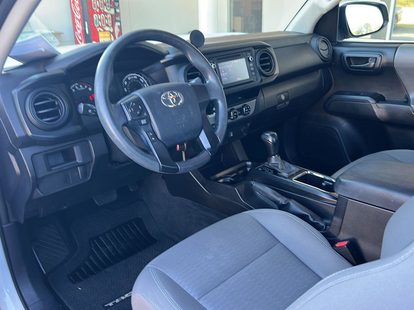 Used 2016 Toyota Tacoma SR image 18