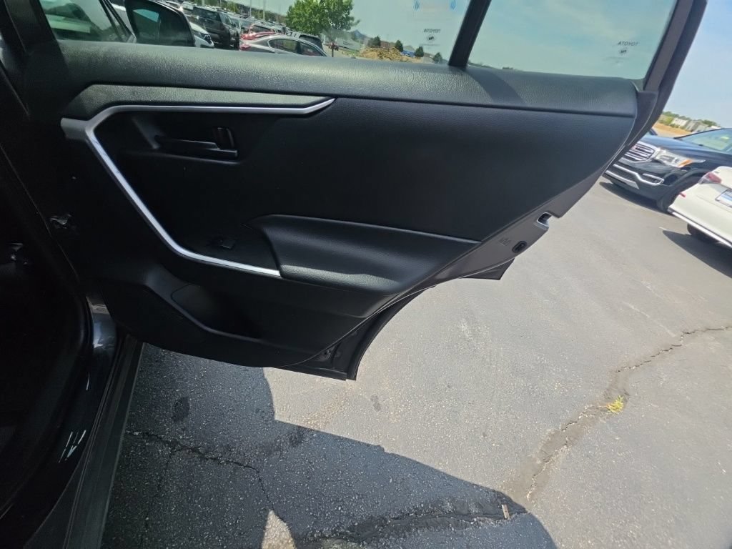 Used 2021 Toyota RAV4 LE FWD image 30