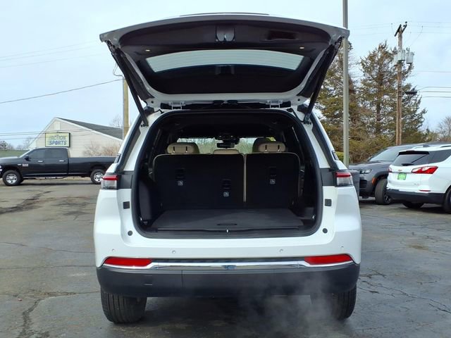 Certified 2023 Jeep Grand Cherokee Limited w/ Luxury Tech Group II image 10