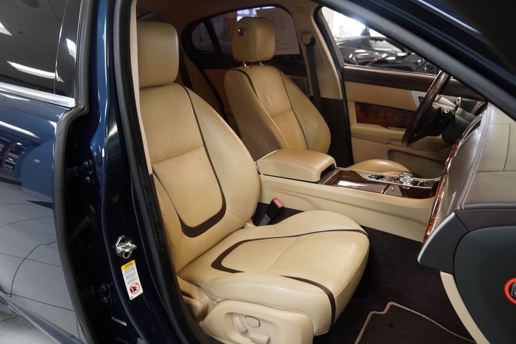 Used 2012 Jaguar XF Portfolio image 25