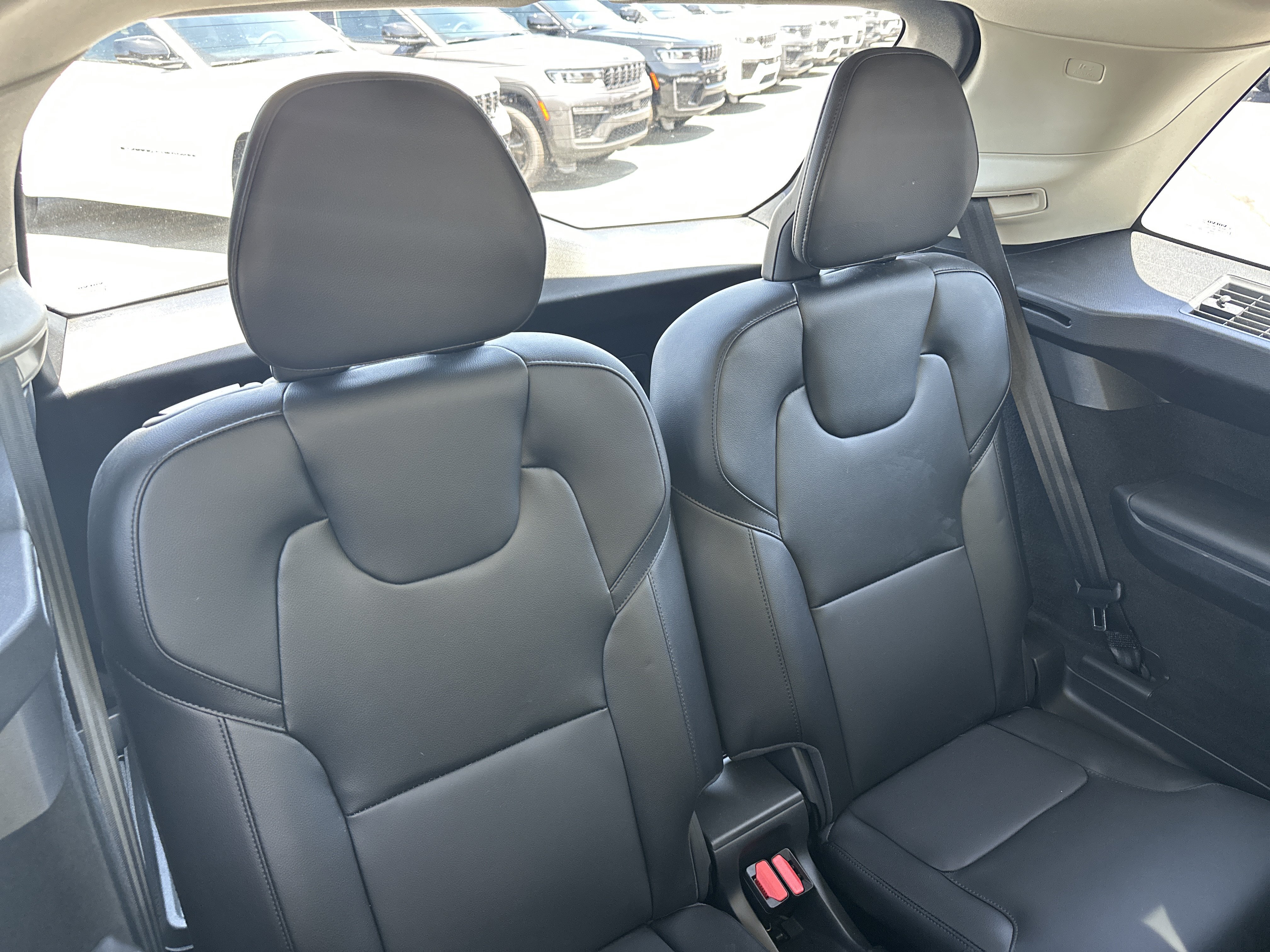 Used 2023 Volvo XC90 B5 Core w/ Protection Package AWD/4WD image 17