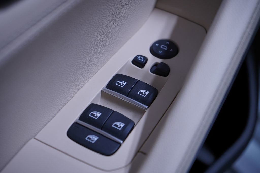 Used 2022 BMW X6 xDrive40i w/ M Sport Package image 17