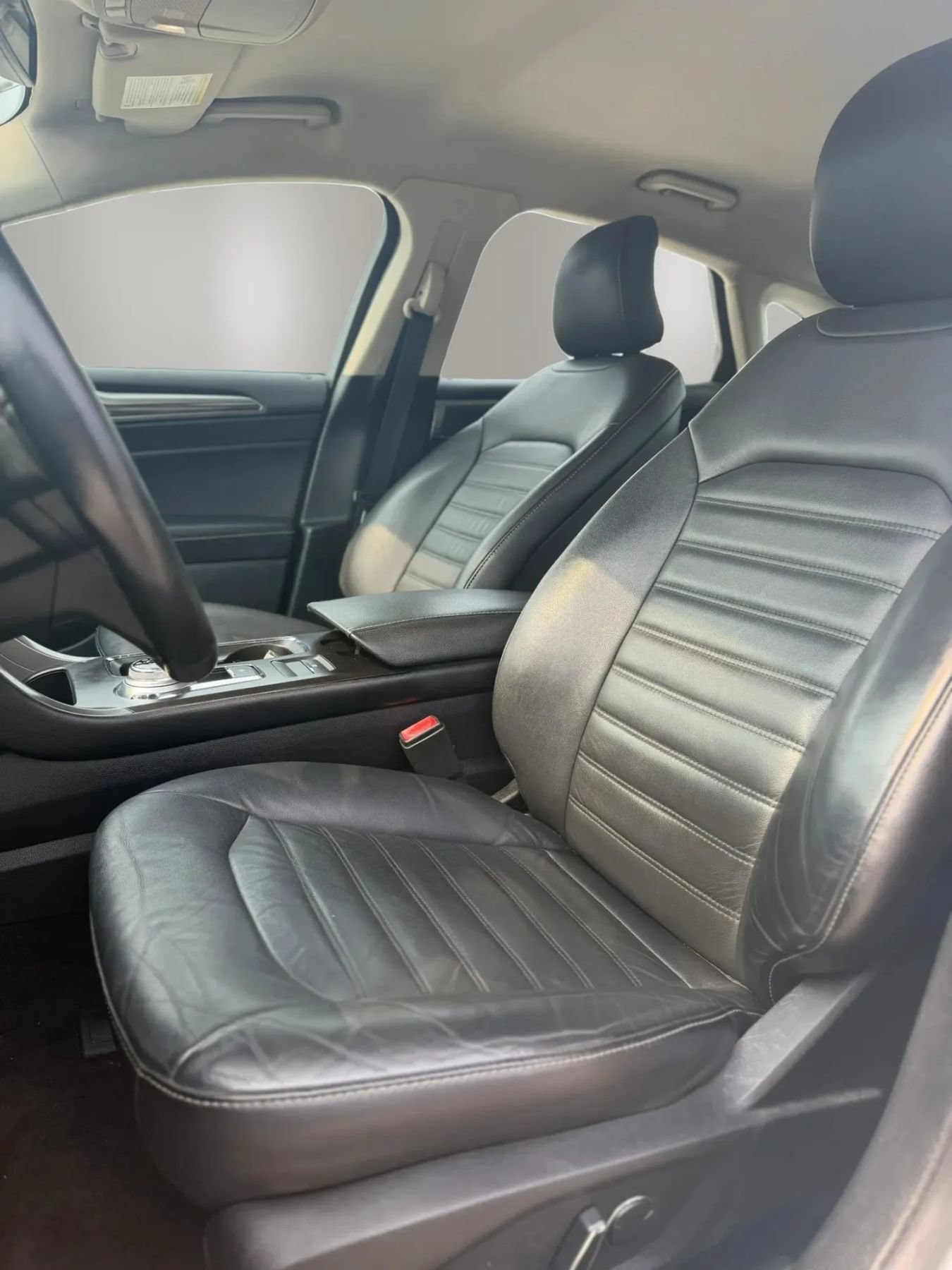 Used 2017 Ford Fusion SE w/ Fusion SE Technology Package FWD image 11