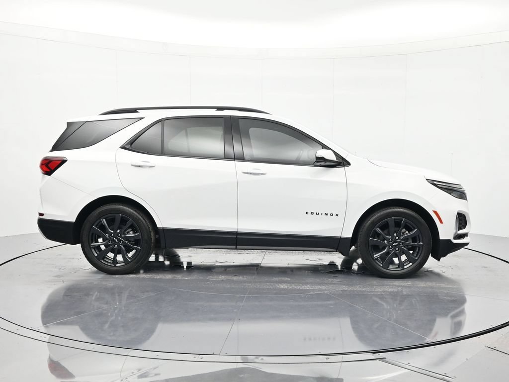 Certified 2022 Chevrolet Equinox RS w/ Infotainment Package FWD image 4