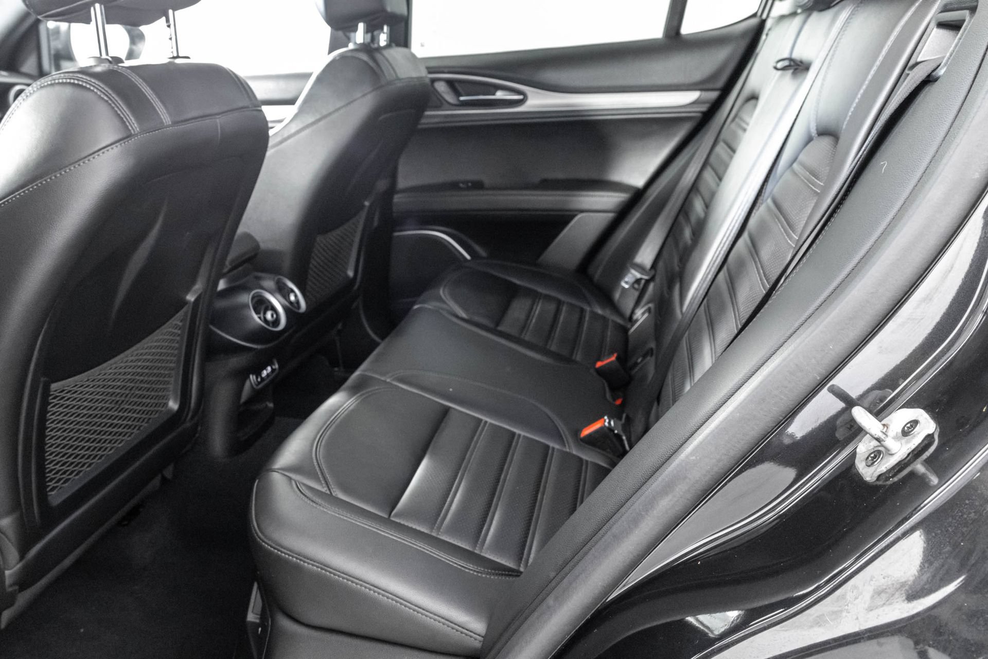 Used 2023 Alfa Romeo Stelvio Veloce AWD/4WD image 37