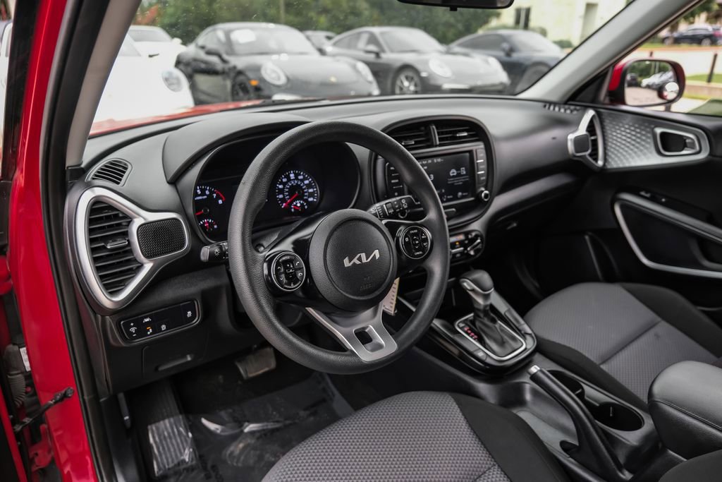 Used 2022 Kia Soul LX w/ Technology Package FWD image 13