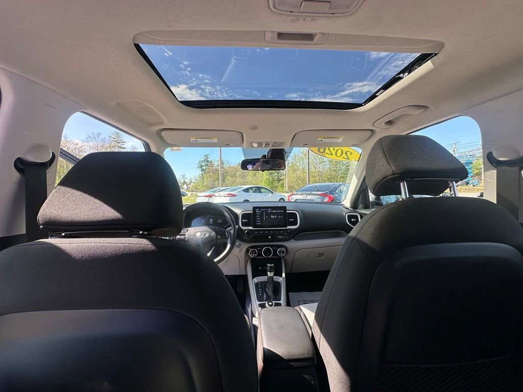 Used 2025 Hyundai Venue SEL FWD image 27