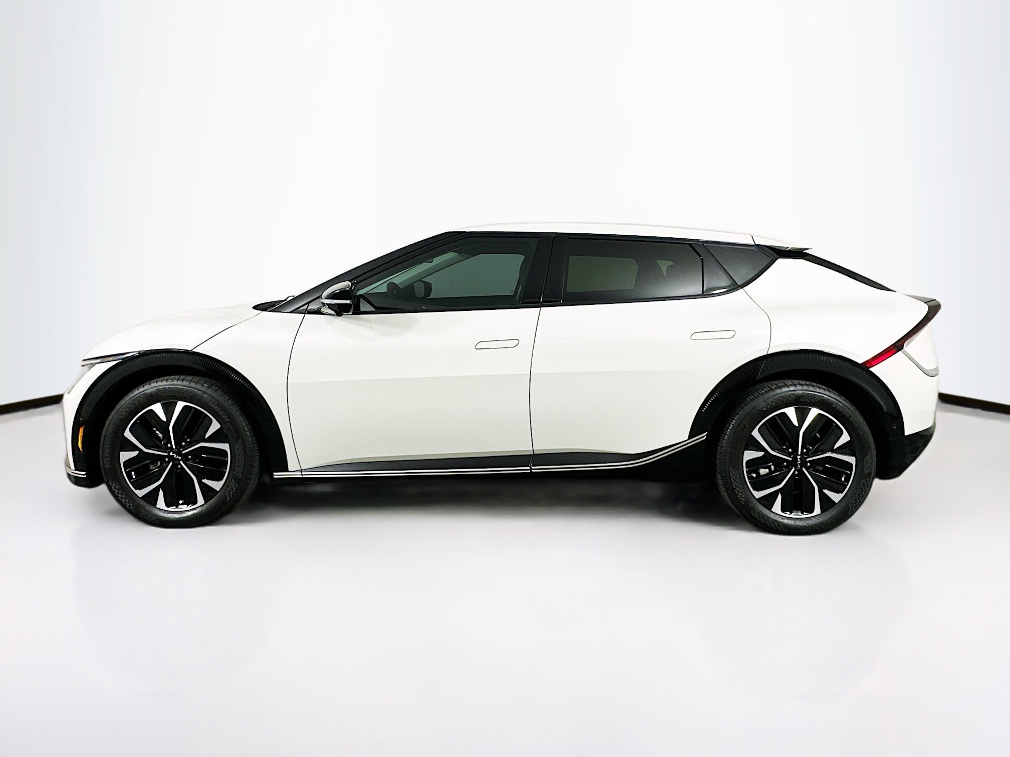 Used 2022 Kia EV6 Wind w/ Wind Technology Package image 4