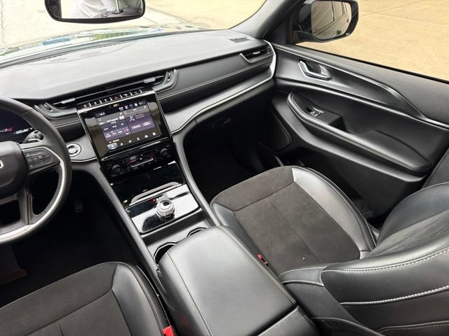 Used 2024 Jeep Grand Cherokee L Altitude AWD/4WD image 23