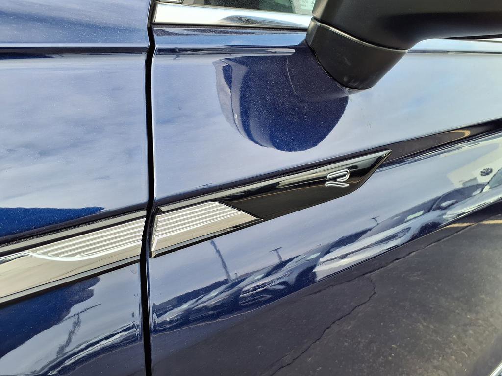 Used 2024 Volkswagen Tiguan SEL R-Line image 8