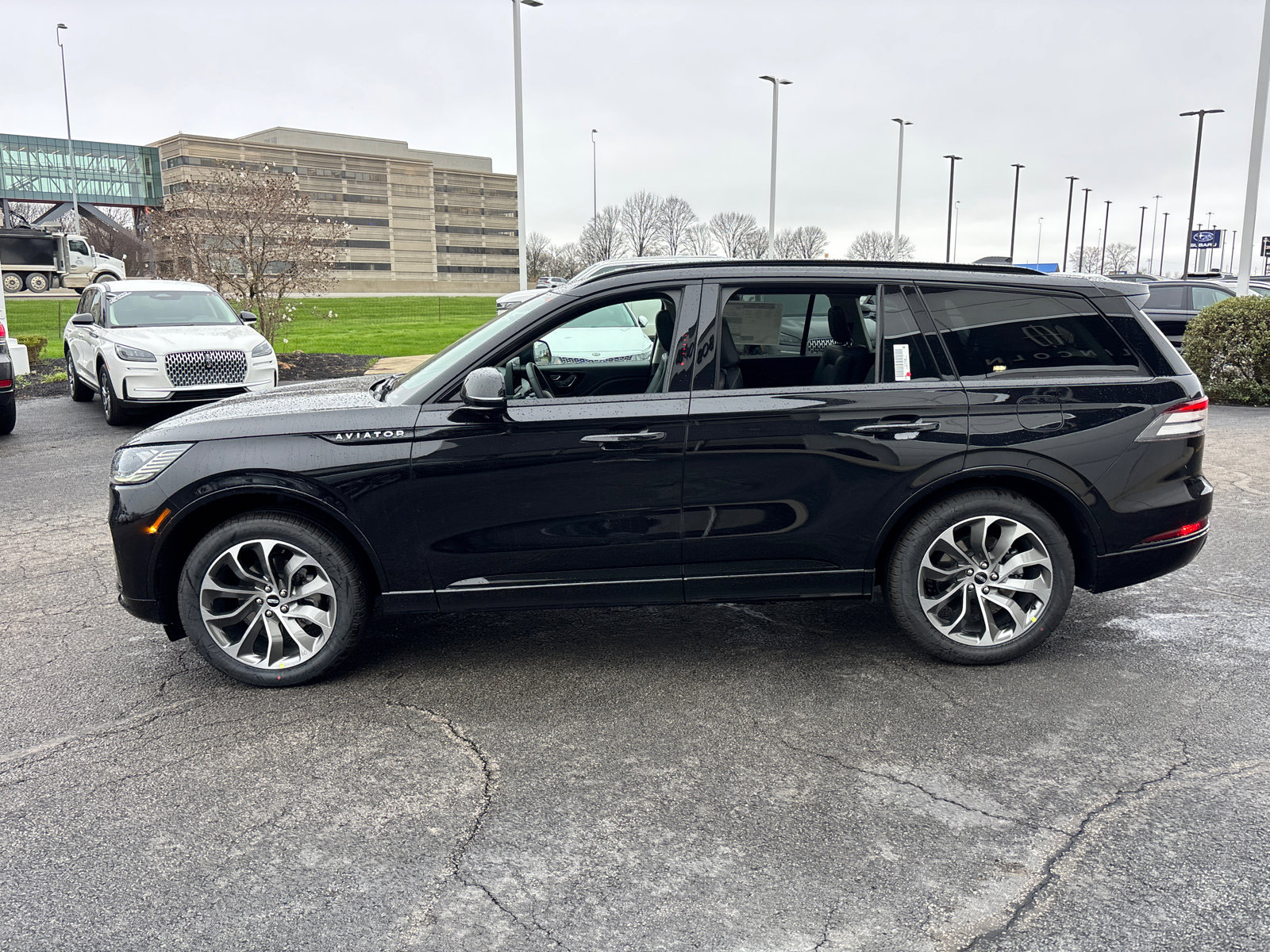 New 2026 Lincoln Aviator AWD image 4