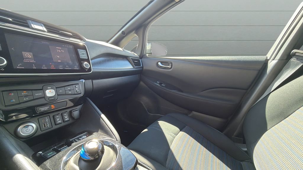 Used 2025 Nissan Leaf SV Plus image 19