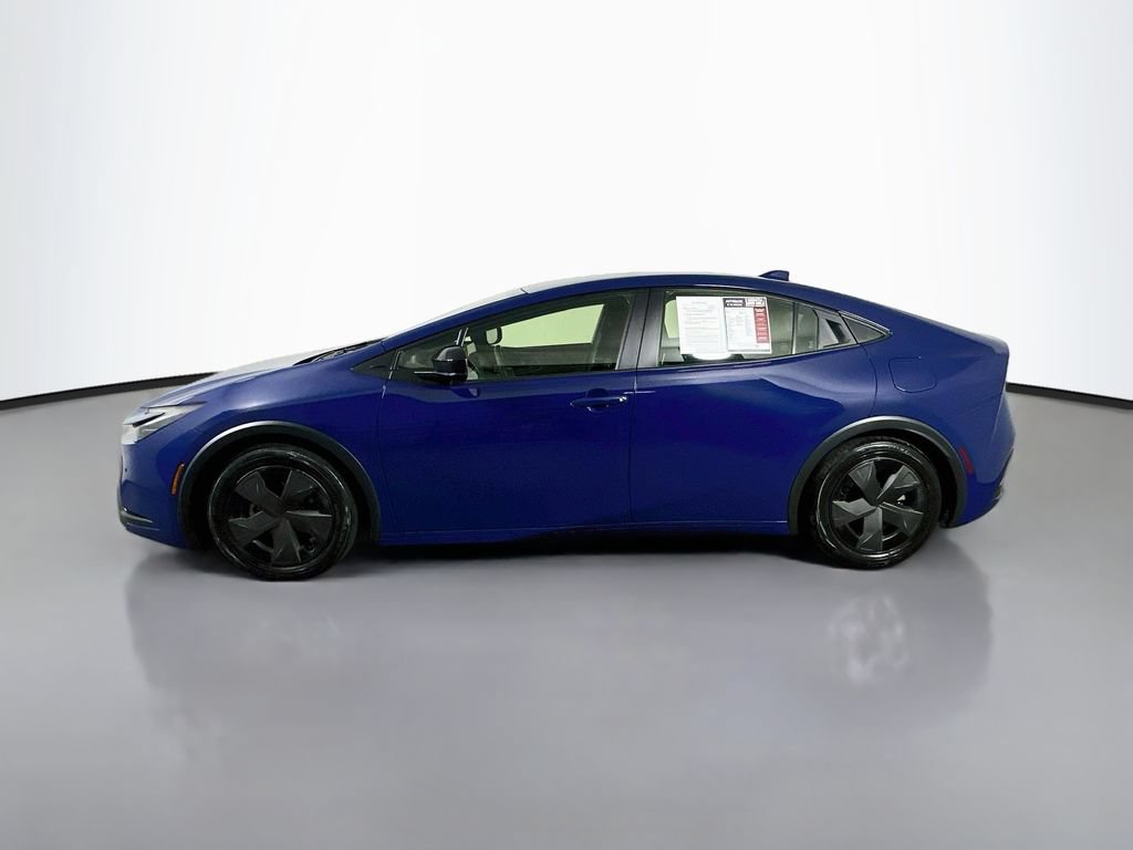 Used 2023 Toyota Prius LE FWD image 5