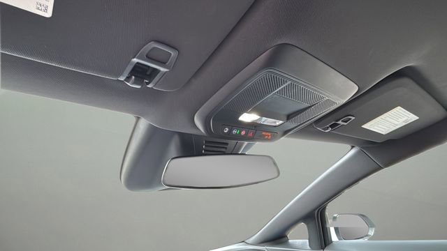 Certified 2025 Chevrolet Equinox EV LT w/ Convenience Package image 27