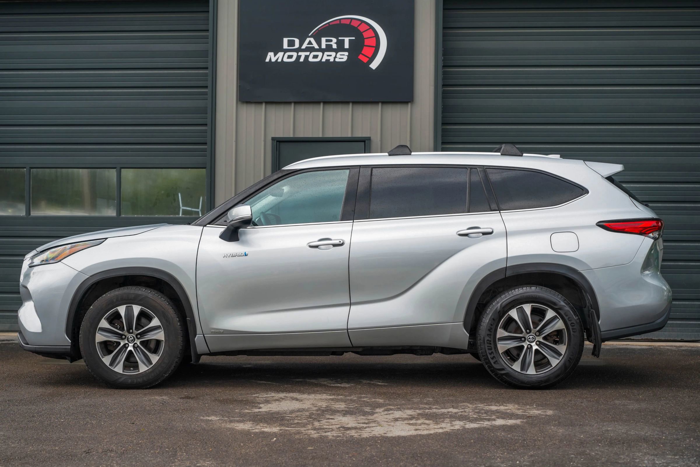 Used 2021 Toyota Highlander XLE AWD/4WD image 4