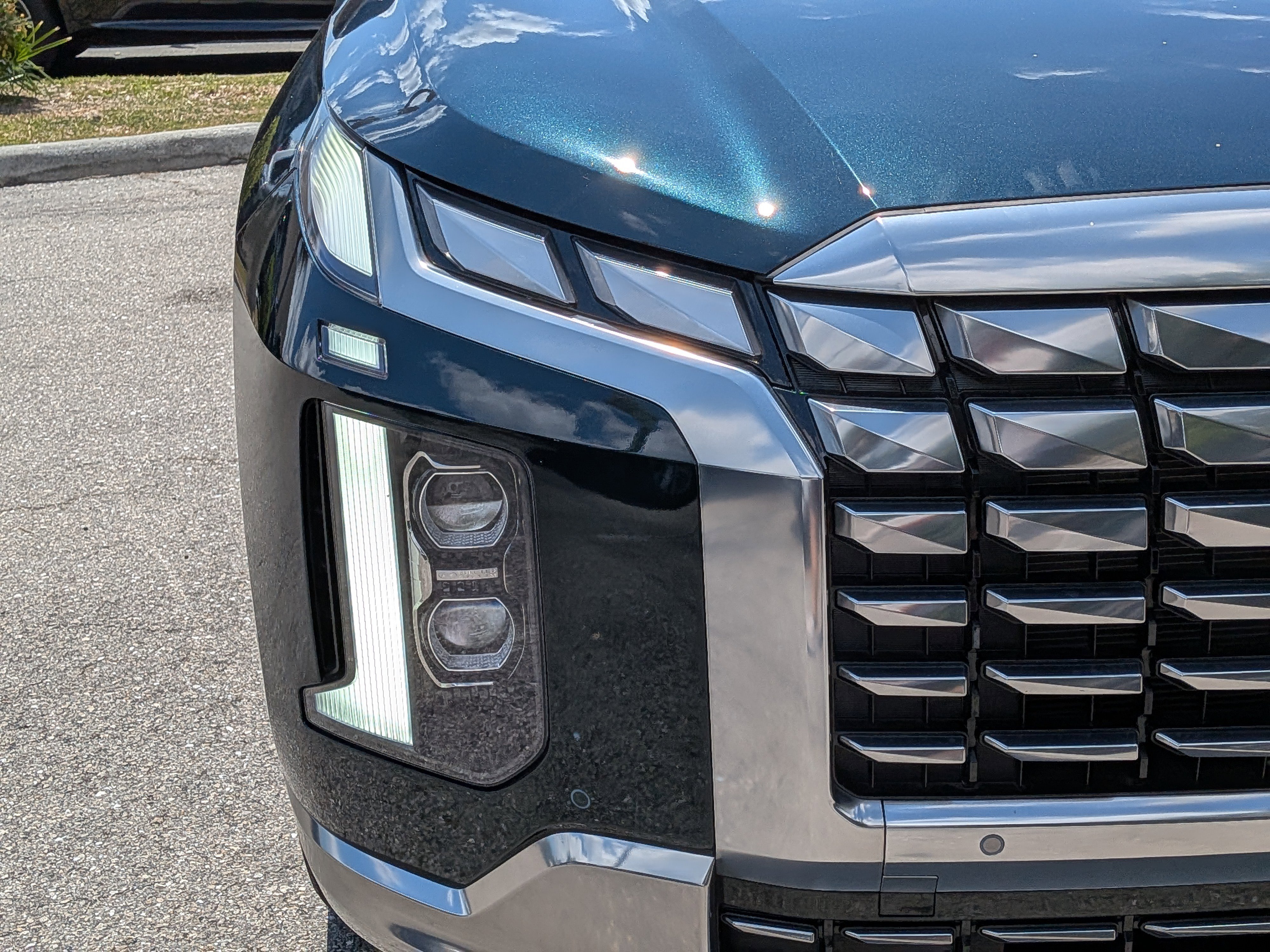 Used 2025 Hyundai Palisade Calligraphy FWD image 9