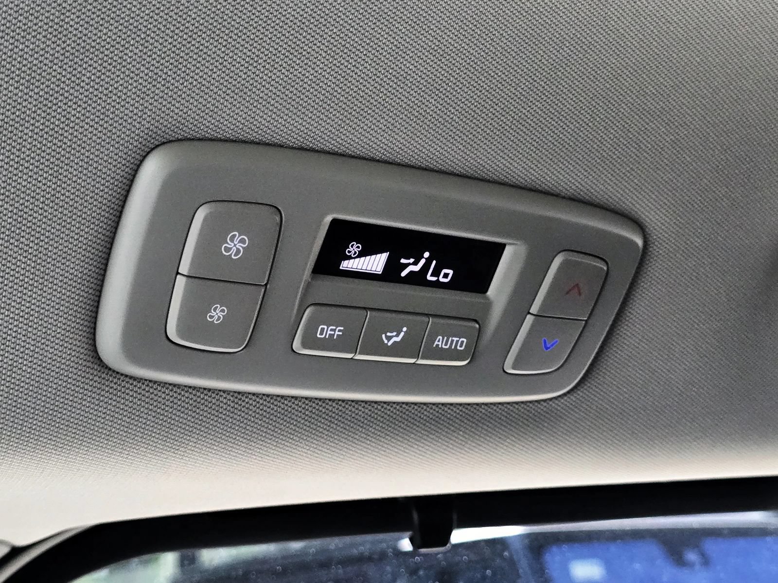 Used 2026 Kia Carnival EX FWD image 63