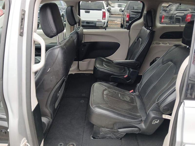 Used 2018 Chrysler Pacifica Limited image 10