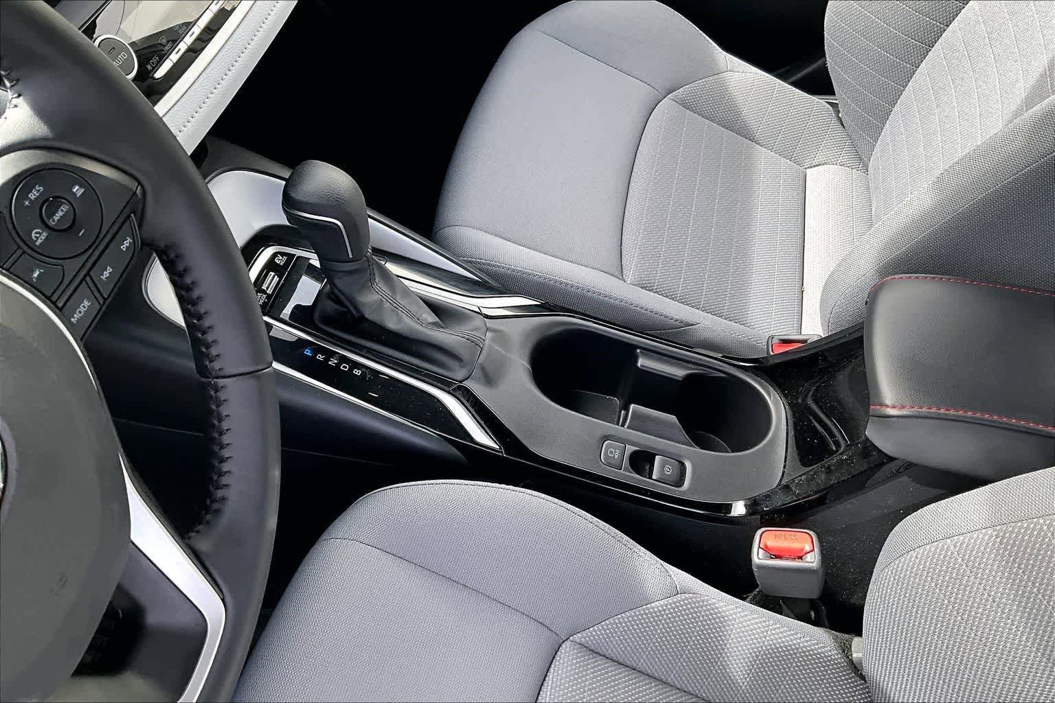Used 2025 Toyota Corolla SE FWD image 17