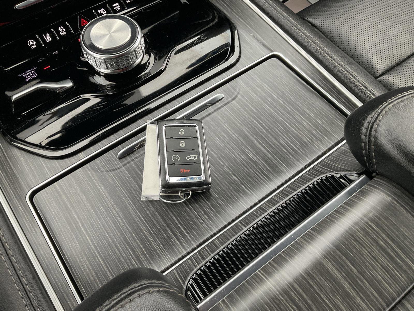 Used 2023 Jeep Wagoneer L Series II image 20