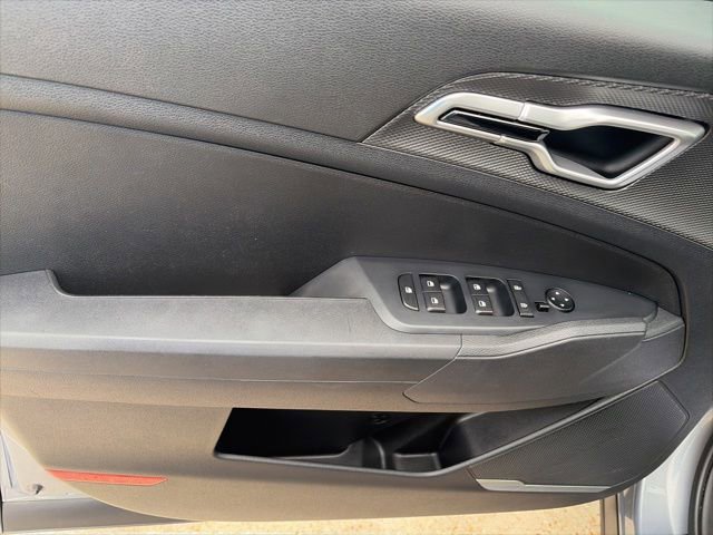 Used 2025 Kia Sportage LX AWD/4WD image 17