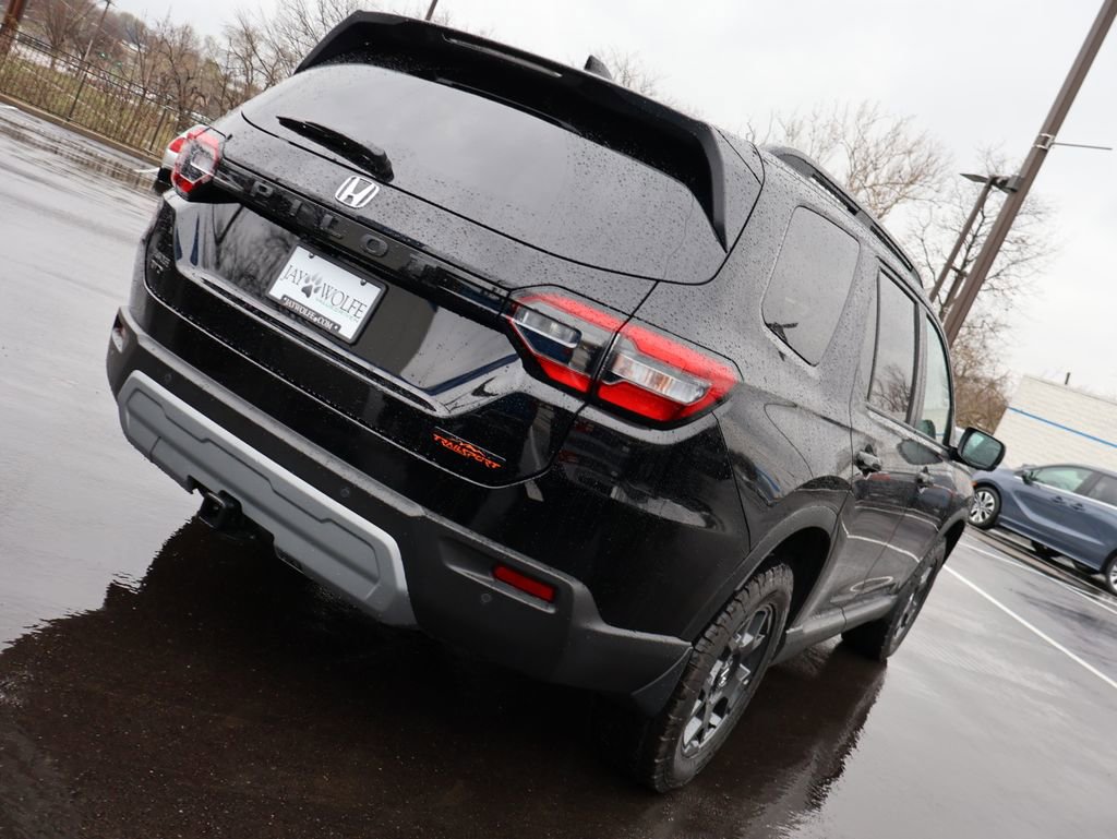 Certified 2025 Honda Pilot TrailSport image 7