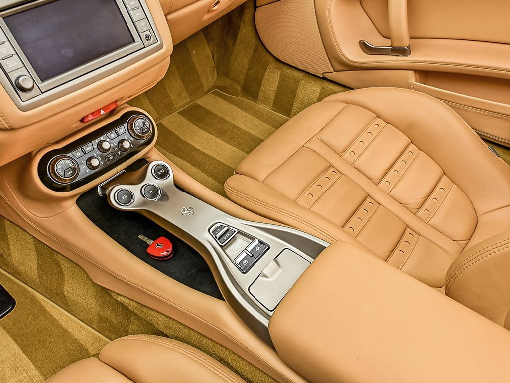 Certified 2010 Ferrari California RWD image 15