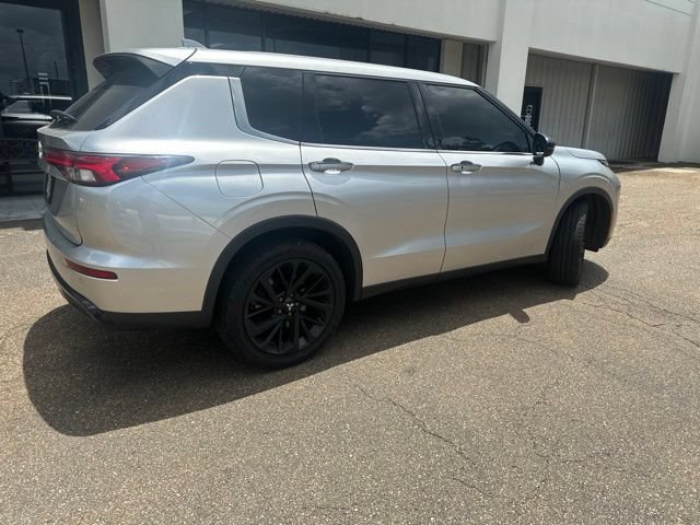 Used 2022 Mitsubishi Outlander SEL Black Edition FWD image 2