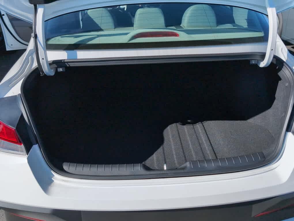 New 2026 Hyundai Elantra SE FWD image 18