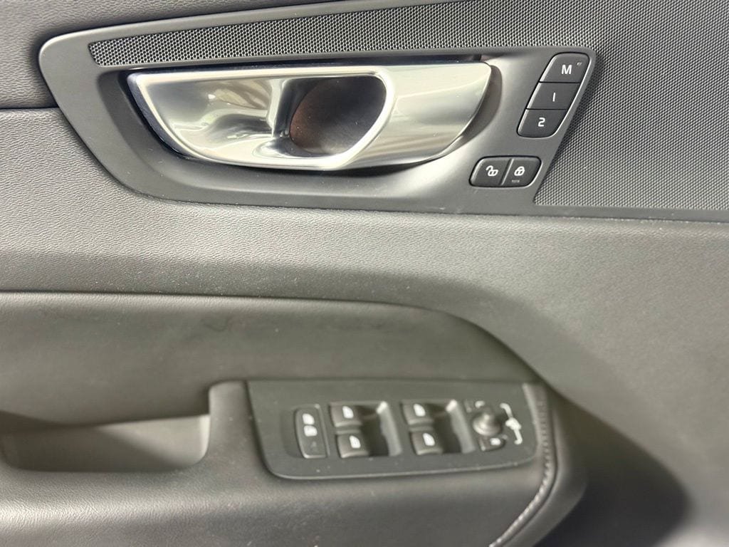 Used 2024 Volvo XC60 B5 Plus w/ Protection Package Premier AWD/4WD image 22