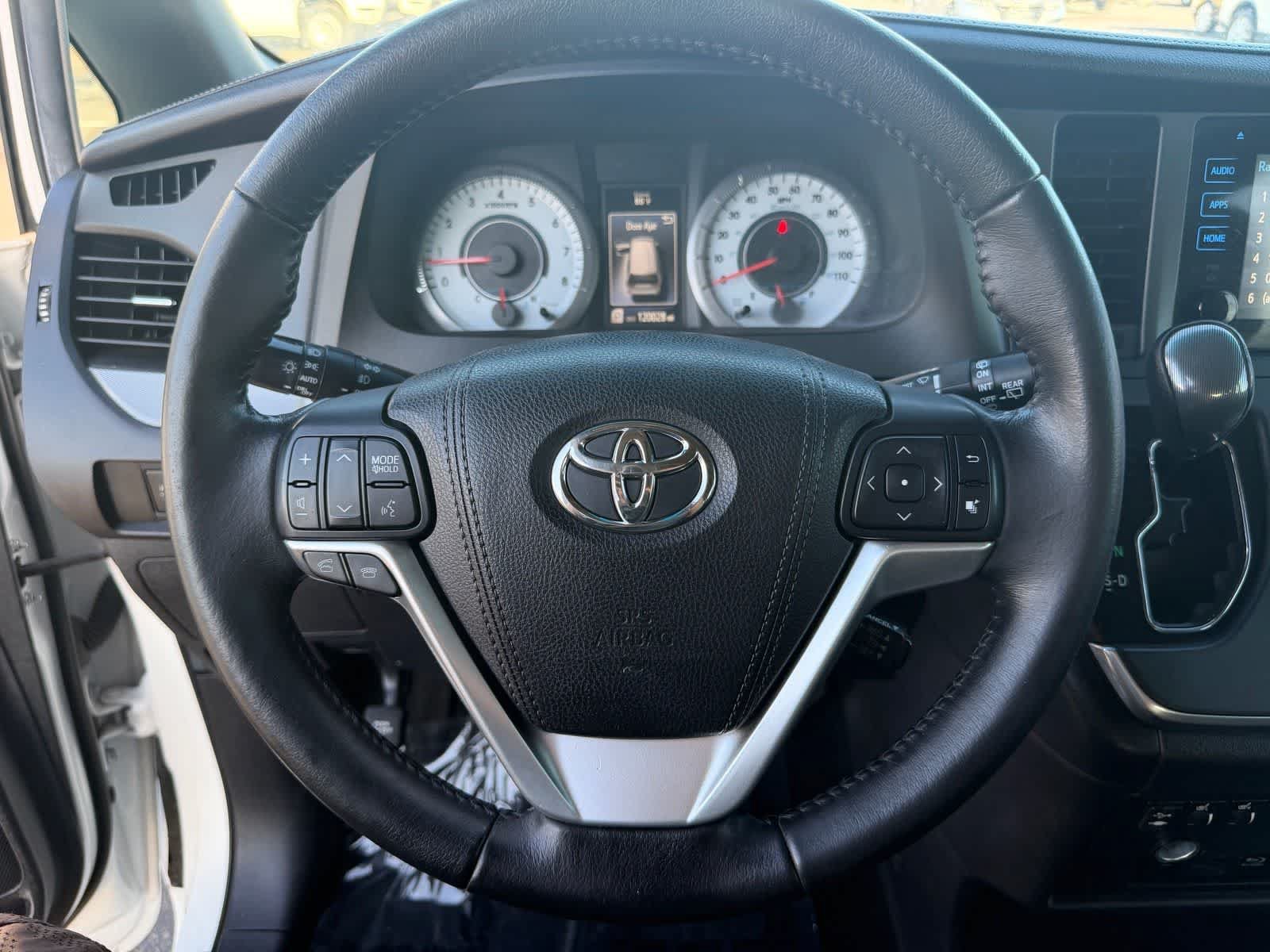 Used 2015 Toyota Sienna SE Premium FWD image 18
