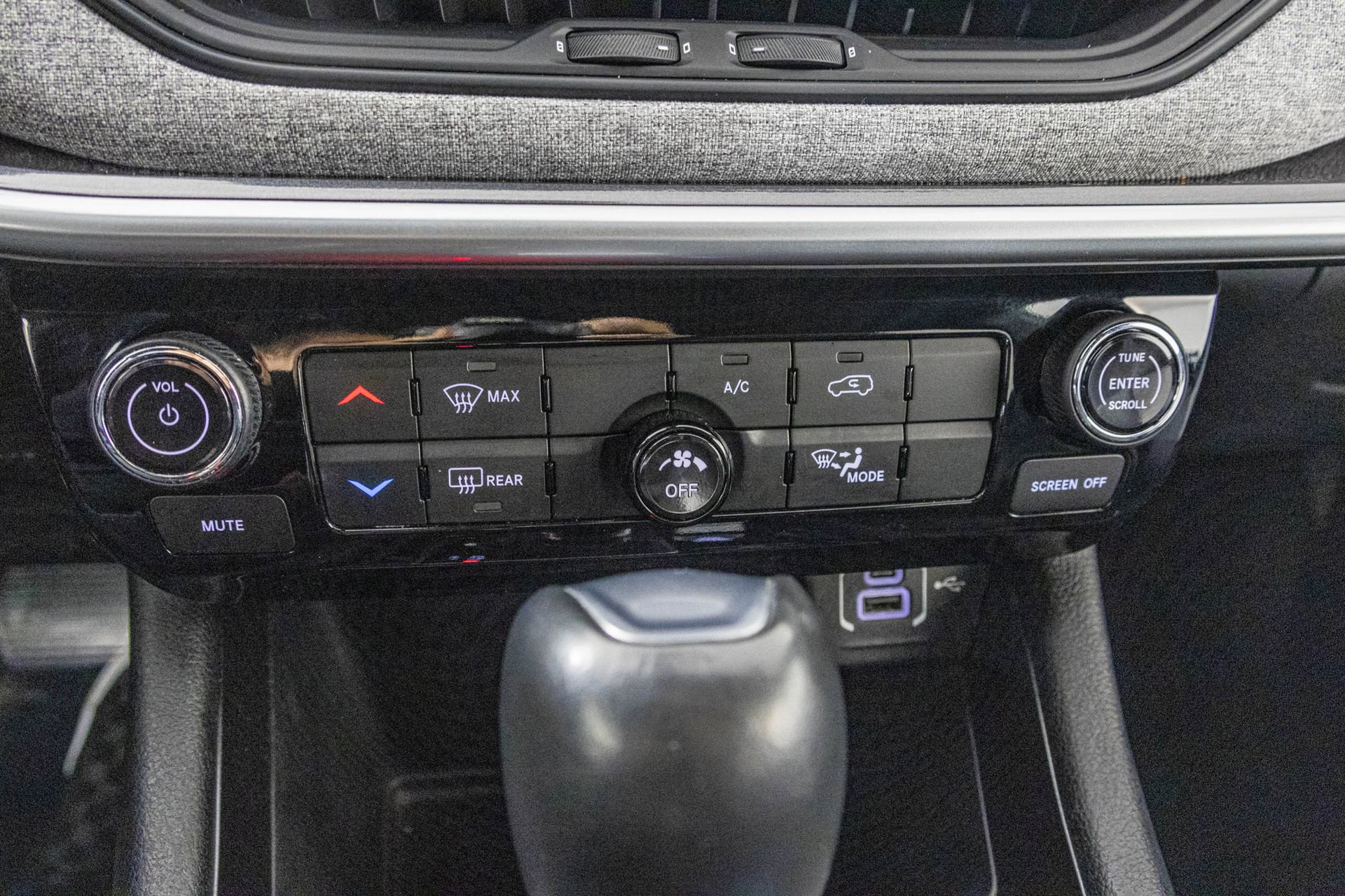 Used 2023 Jeep Compass Latitude image 25