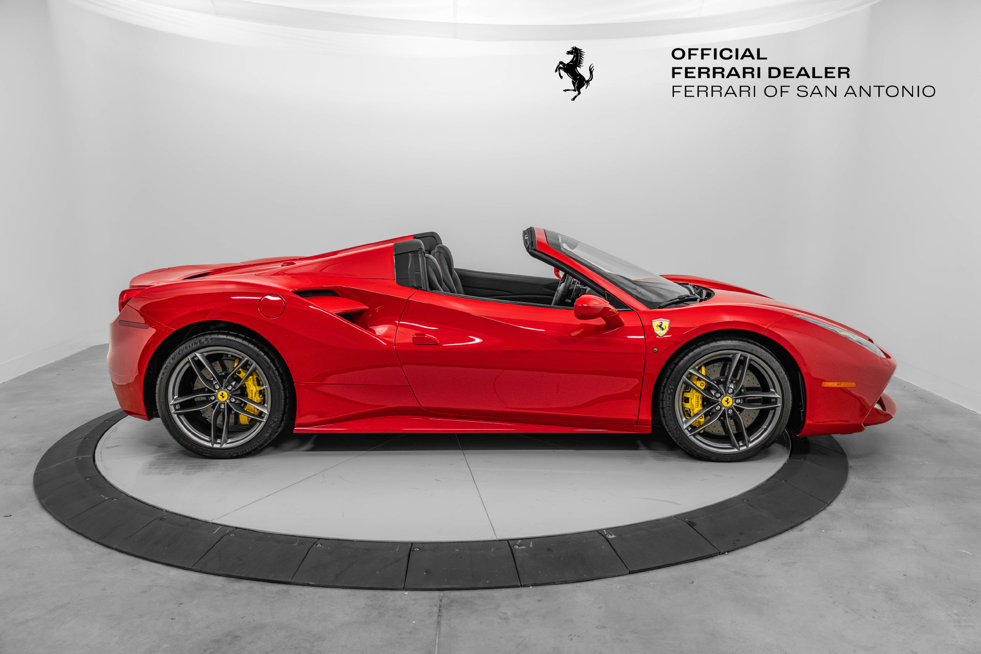 Certified 2018 Ferrari 488 Spider RWD image 9