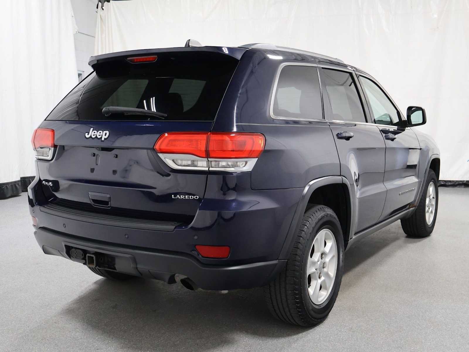 Used 2017 Jeep Grand Cherokee Laredo w/ Quick Order Package 23E AWD/4WD image 9
