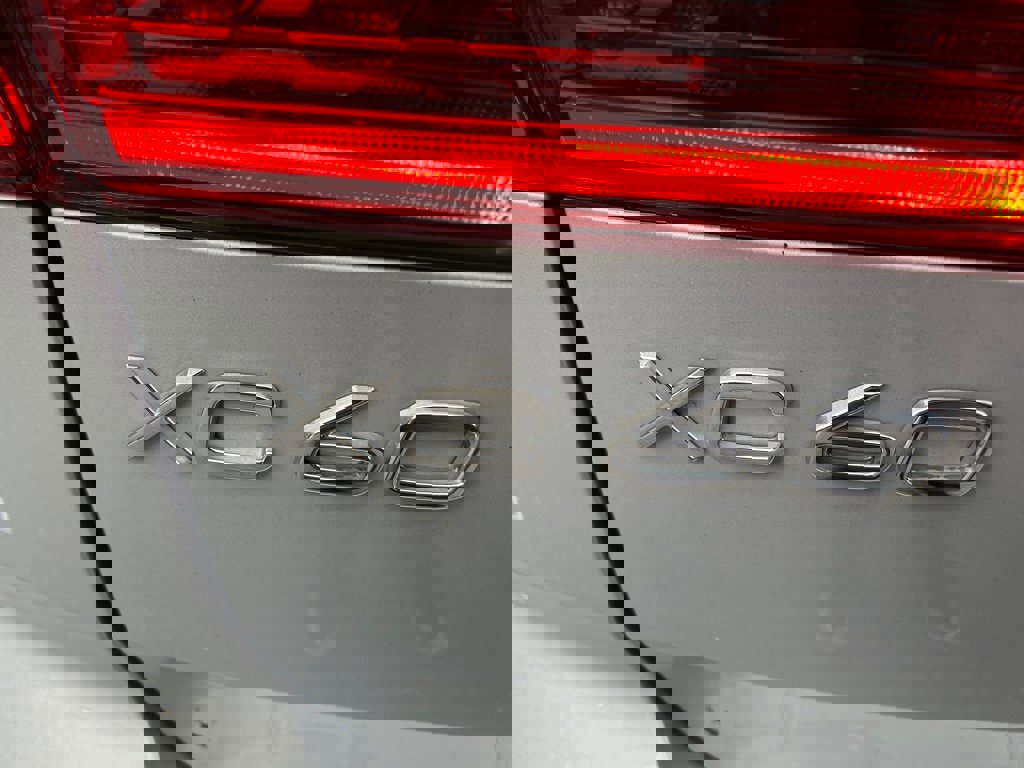 Certified 2022 Volvo XC60 B5 Inscription w/ Advanced Package image 21