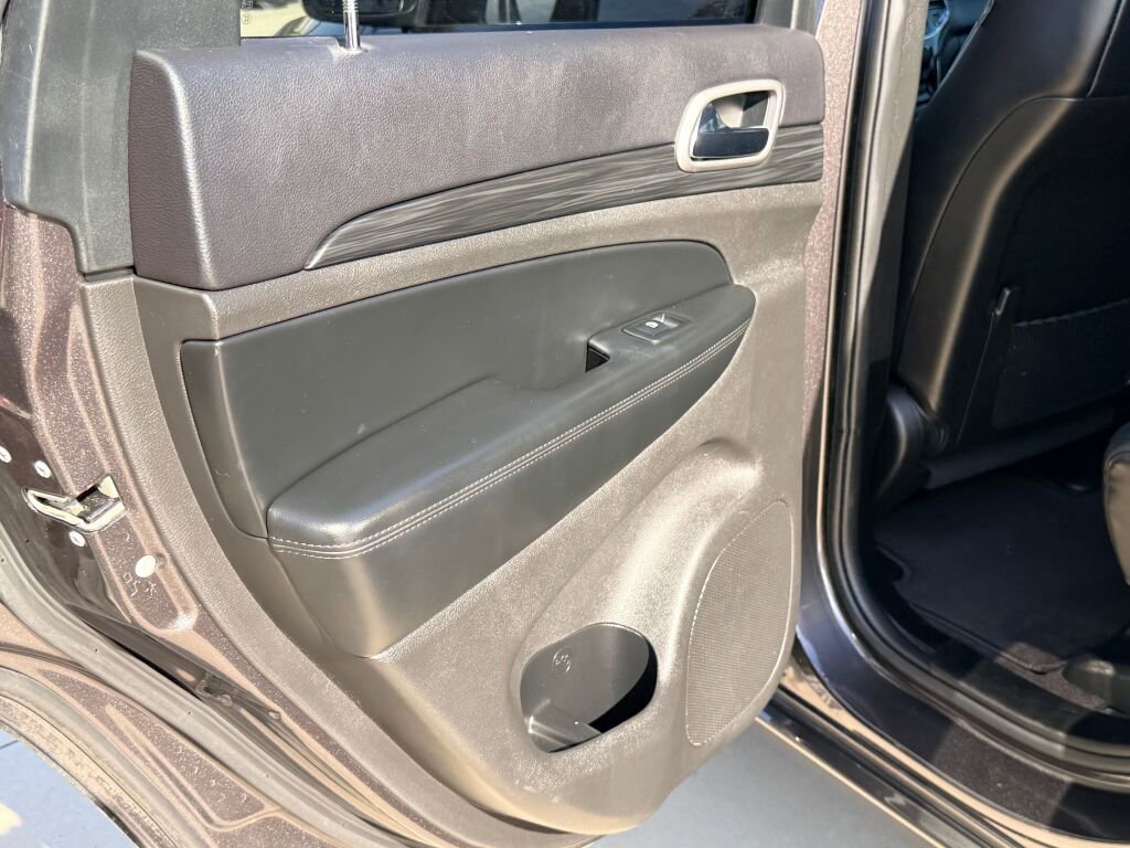 Used 2019 Jeep Grand Cherokee Altitude image 17