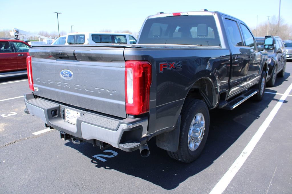 Used 2025 Ford F350 XLT w/ FX4 Off-Road Package image 5