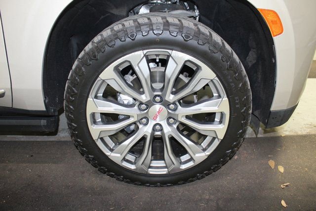 Used 2021 GMC Yukon Denali w/ Denali Premium Package image 20